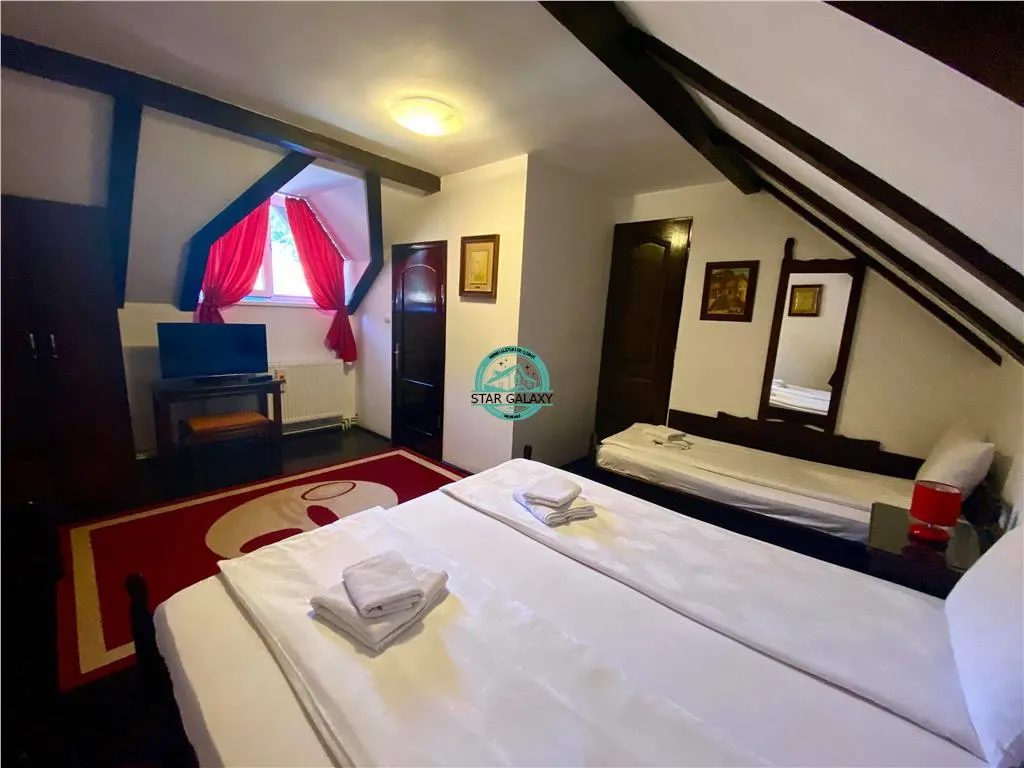 VAND PENSIUNE CU 7 CAMERE IN SIGHISOARA LA 800 MP DE CETATE - foto 16