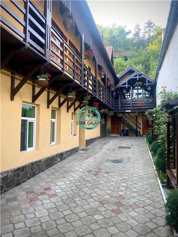 VAND PENSIUNE CU 7 CAMERE IN SIGHISOARA LA 800 MP DE CETATE - foto 3