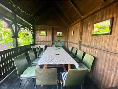 VAND PENSIUNE CU 7 CAMERE IN SIGHISOARA LA 800 MP DE CETATE - foto 5