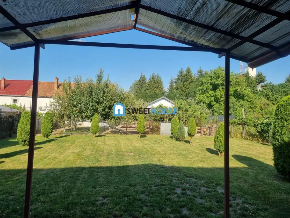 Casa de vanzare in Mandra  Spatiu generos si anexe - foto 2