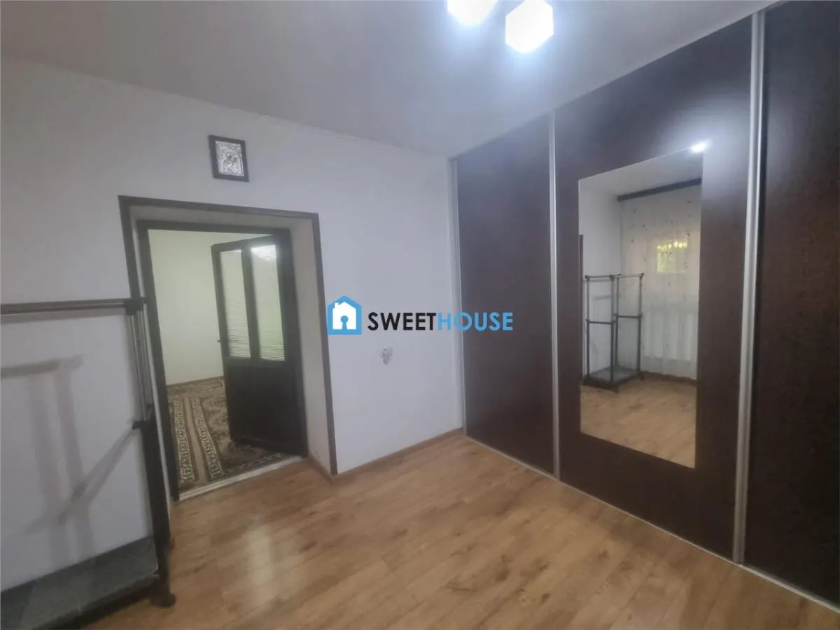 Casa de vanzare in Mandra  Spatiu generos si anexe - foto 13
