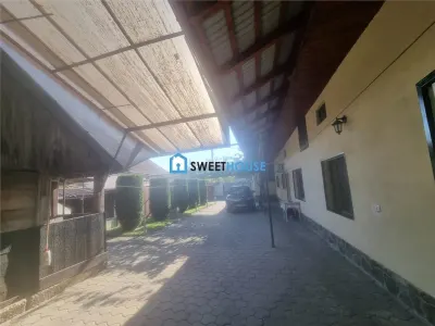 Casa de vanzare in Mandra  Spatiu generos si anexe - foto 8