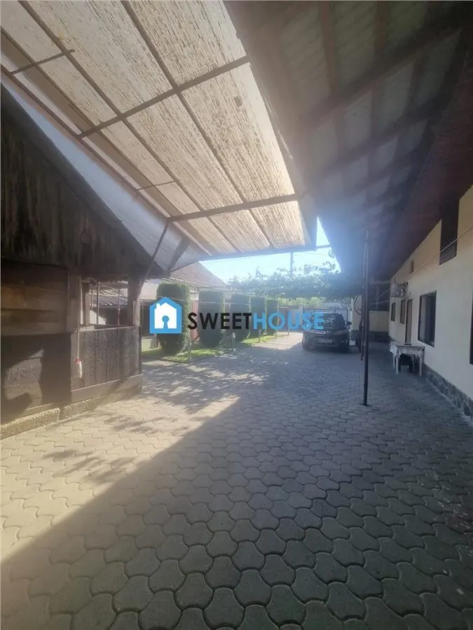 Casa de vanzare in Mandra  Spatiu generos si anexe - foto 9