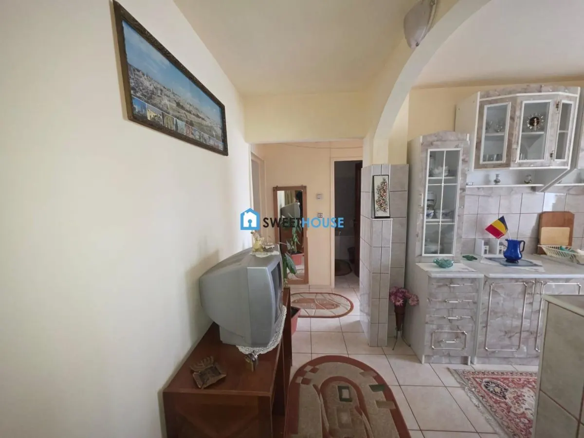 Apartament cu doua  camere zona Combinat - foto 8