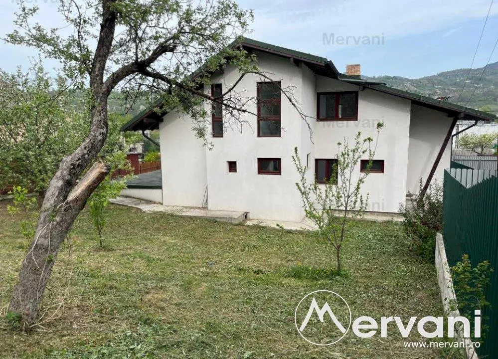 Vila de vanzare in Comarnic - foto 1