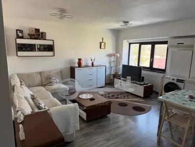 Apartament 3 camere, 70 mp, 2 băi, Etaj 3, Renovat complet, Păcurari - foto 1