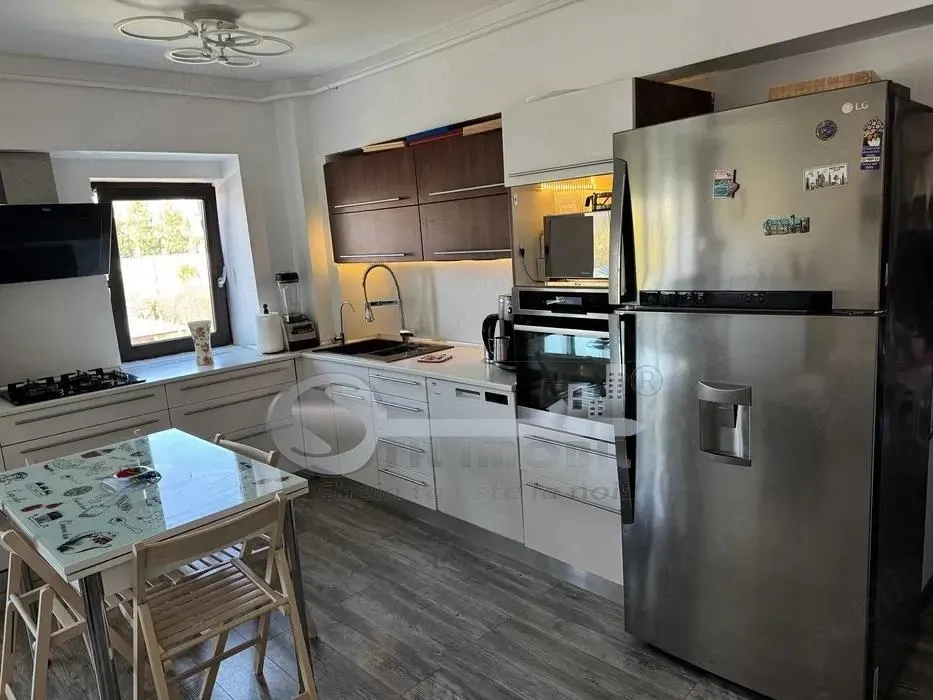 Apartament 3 camere, 70 mp, 2 băi, Etaj 3, Renovat complet, Păcurari - foto 2