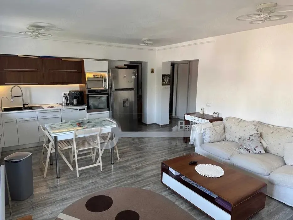 Apartament 3 camere, 70 mp, 2 băi, Etaj 3, Renovat complet, Păcurari - foto 3