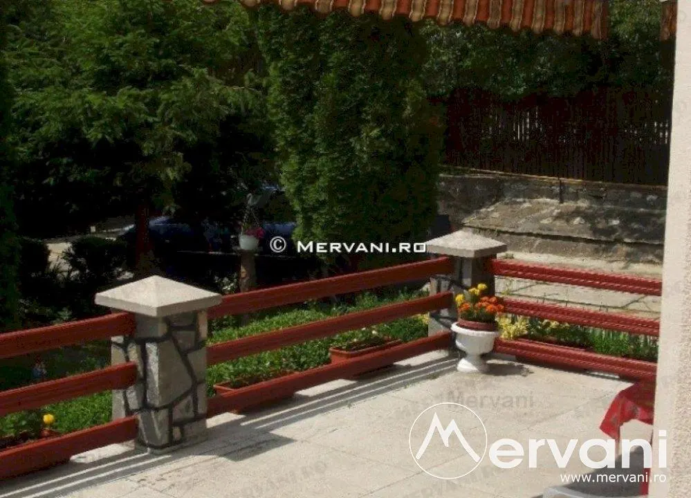 Vila de vanzare in Busteni - Zona Centrala - foto 2