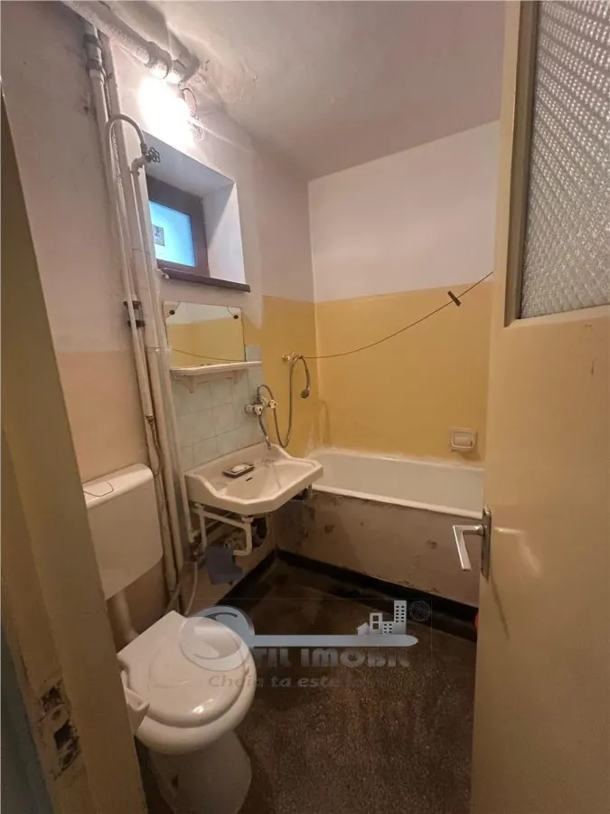 CENTRU BLOC GULIVER 3 CAMERE  LIBER ETAJ INTERMEDIAR - foto 5