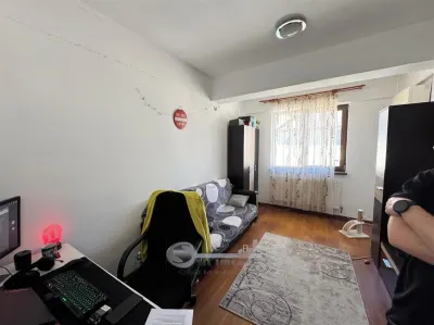 2 CAM VISOIANU PE 2 ETAJE , LOC DE PARCARE MOBILAT UTILAT - Iasi