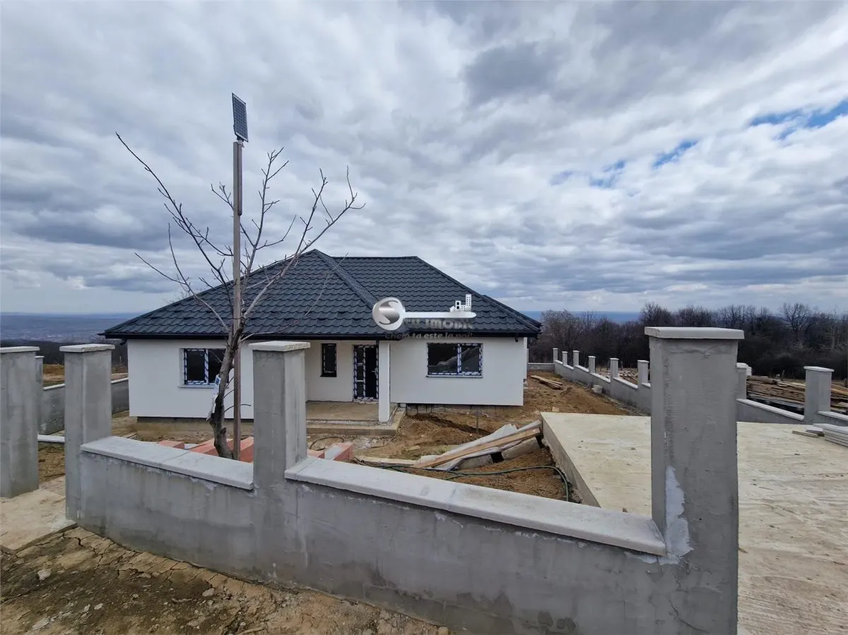 Casa de vanzare I Paun, Barnova I 4 camere, 2 bai I 500 mp teren - foto 1