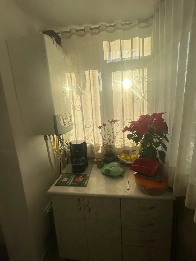 APARTAMENT 3 CAMERE DECOMANDAT FRUMOASA NICOLINA 135000 EURO - foto 2