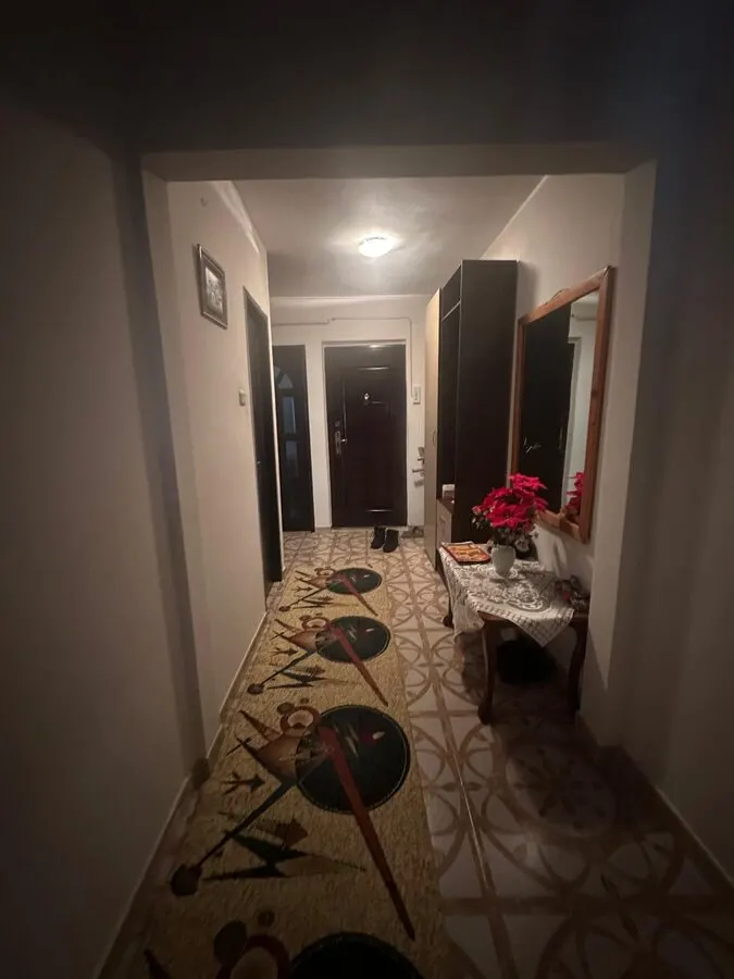 APARTAMENT 3 CAMERE DECOMANDAT FRUMOASA NICOLINA 135000 EURO - foto 3