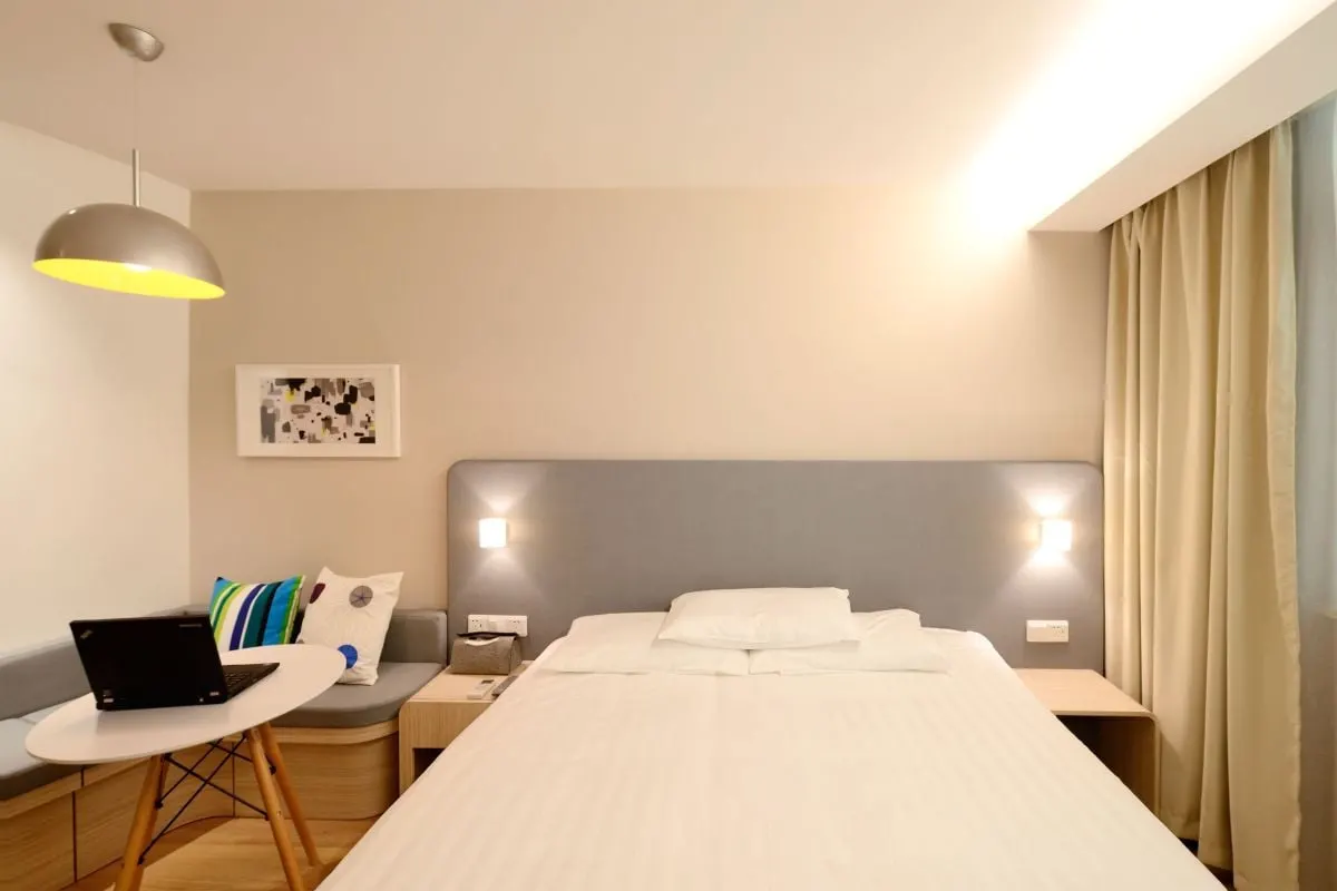 3 CAM DECOMANDAT TATARASI ETAJ 3 2 BAI 2 BALCOANE - foto 2