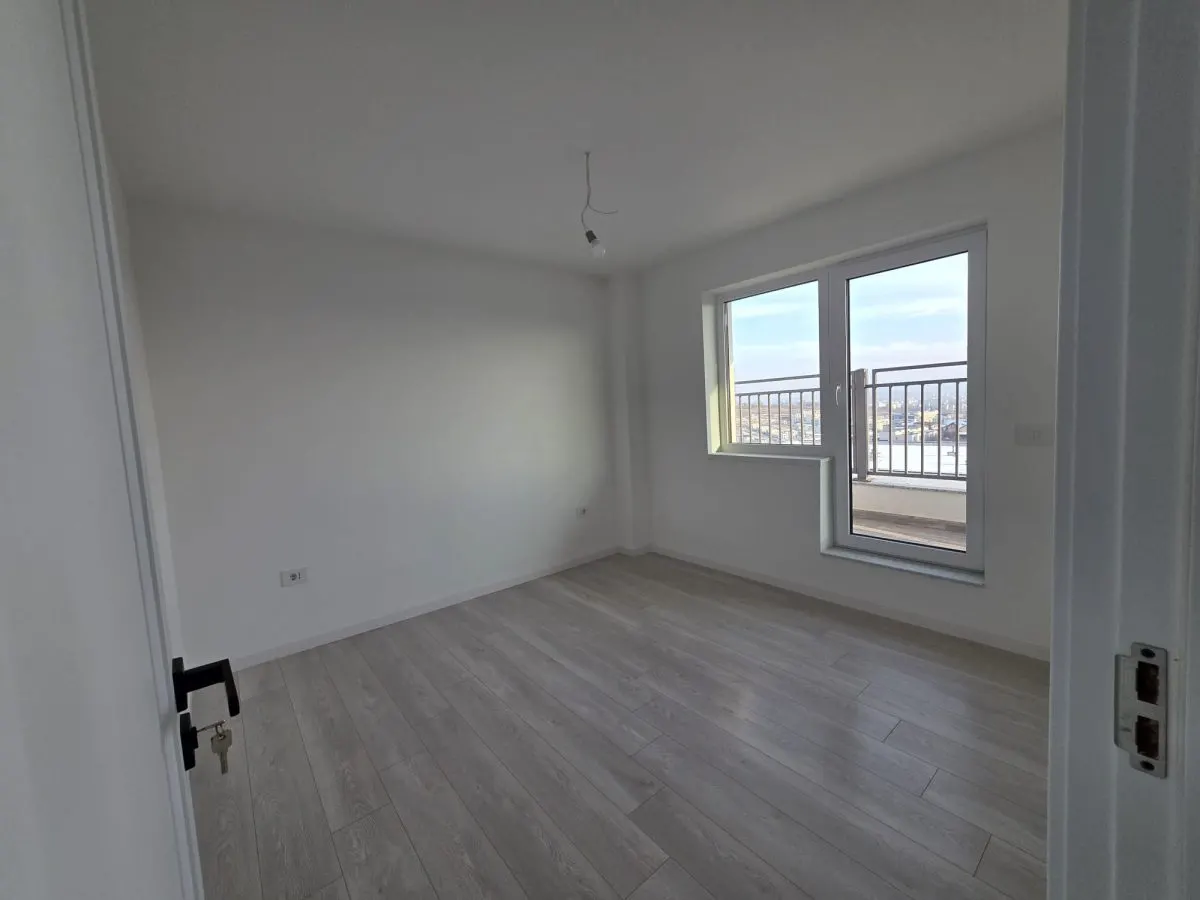 Apartament 3 camere - Etaj 3, 2bai - Str. Soarelui, Păcurari - foto 3