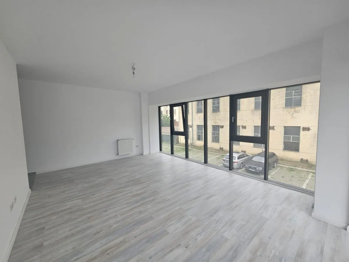 INTABULAT! MUTARE IMEDIATA! Apartament cu 2 camere decomandat Central - foto 1