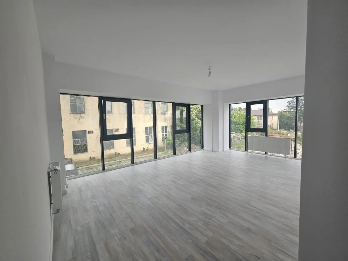 INTABULAT! MUTARE IMEDIATA! Apartament cu 2 camere decomandat Central - foto 2