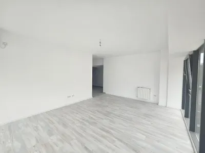INTABULAT! MUTARE IMEDIATA! Apartament cu 2 camere decomandat Central - foto 3