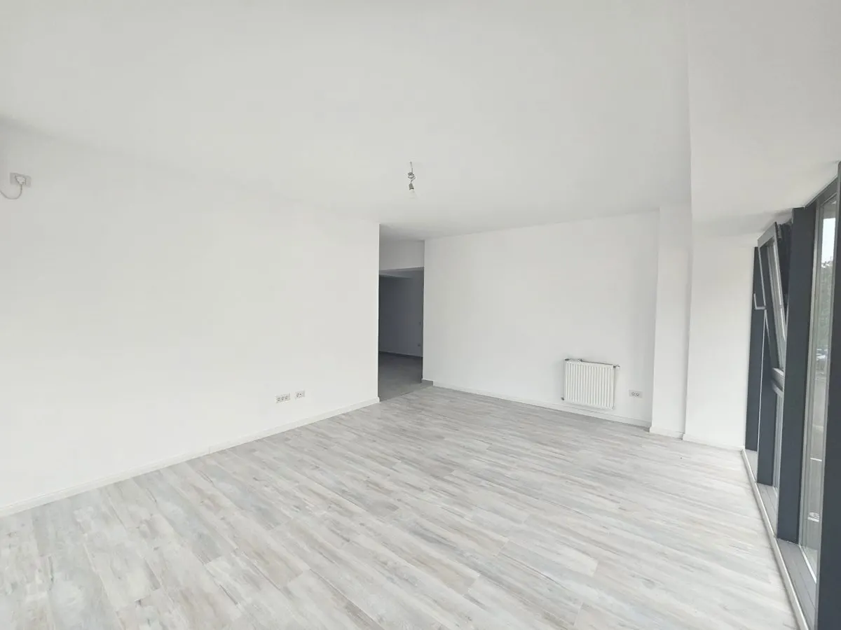 INTABULAT! MUTARE IMEDIATA! Apartament cu 2 camere decomandat Central - foto 3
