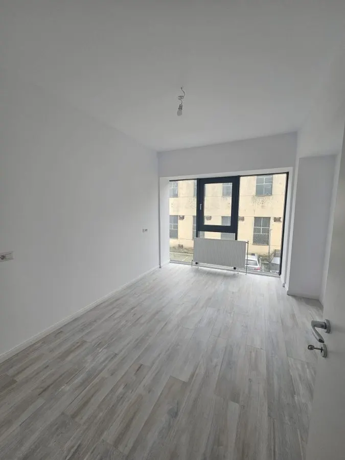 INTABULAT! MUTARE IMEDIATA! Apartament cu 2 camere decomandat Central - foto 4