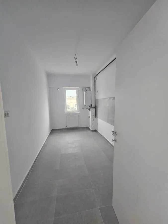 INTABULAT! MUTARE IMEDIATA! Apartament cu 2 camere decomandat Central - foto 6