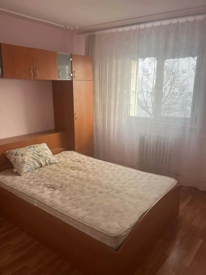 Vanzare Ap. 3 camere,decomandat ,zona Dacia 130k NEGOCIABIL - foto 2