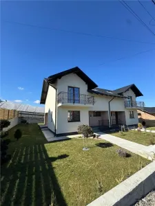 Casa moderna si spatioasa cu 4 camere si curte - zona Horpaz - 800EUR - Horpaz
