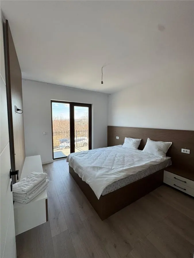 Casa moderna si spatioasa cu 4 camere si curte - zona Horpaz - 800EUR - foto 2