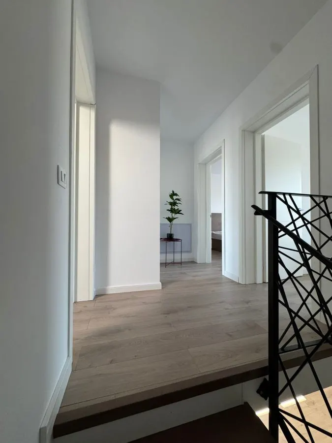 Casa moderna si spatioasa cu 4 camere si curte - zona Horpaz - 800EUR - foto 11