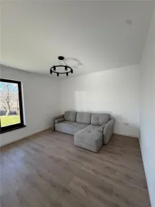 Casa moderna si spatioasa cu 4 camere si curte - zona Horpaz - 800EUR - foto 7