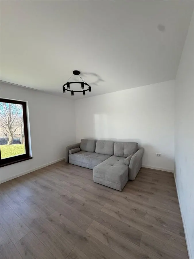 Casa moderna si spatioasa cu 4 camere si curte - zona Horpaz - 800EUR - foto 7