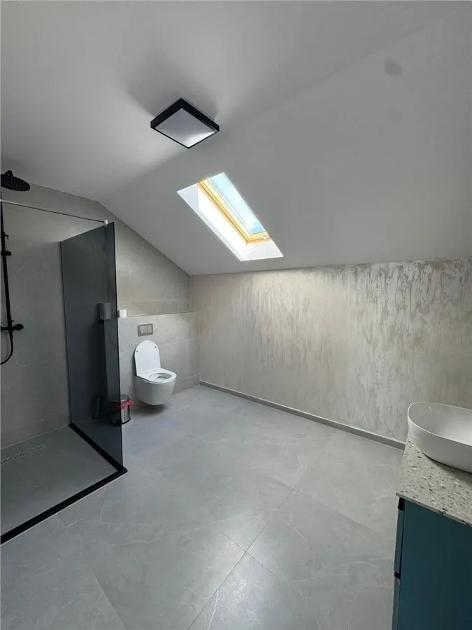 Casa moderna si spatioasa cu 4 camere si curte - zona Horpaz - 800EUR - foto 10