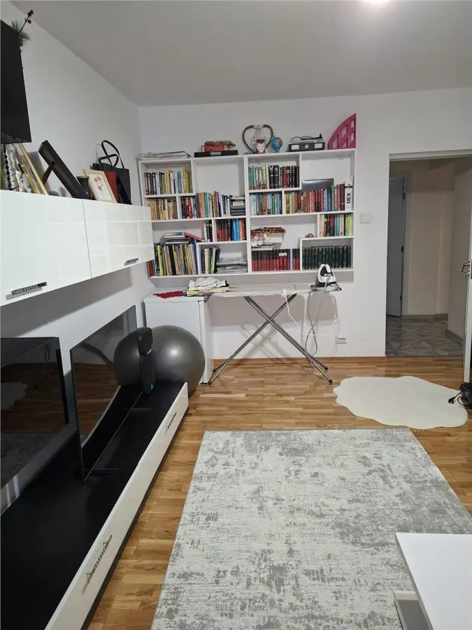 Apartament 3 camere Mircea cel Bătrân - foto 1
