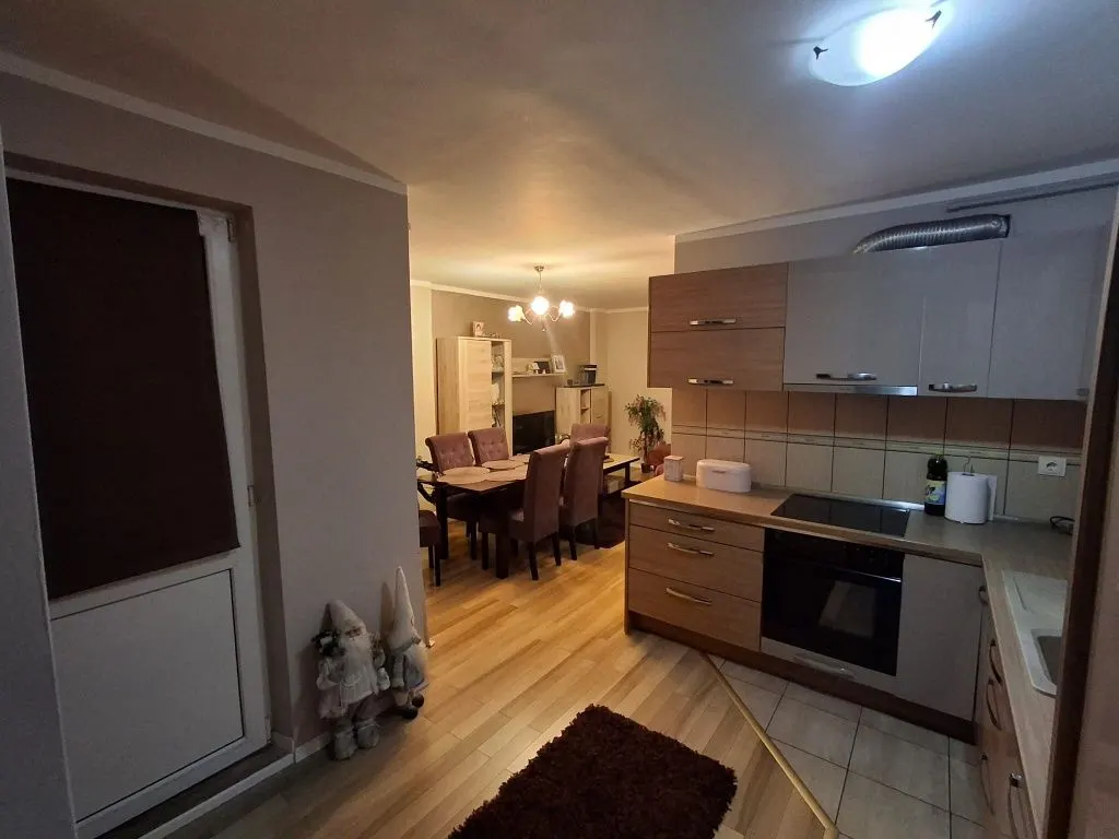 Apartament 3 camere, 2 bai, 2 balcoane, etajul 2 Centrul Civic - foto 3