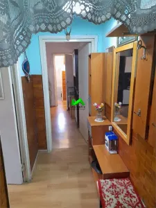 Apartament de vanzare 3 camere zona Vasile Aaron - foto 3