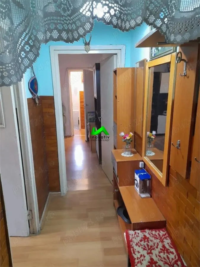 Apartament de vanzare 3 camere zona Vasile Aaron - foto 3