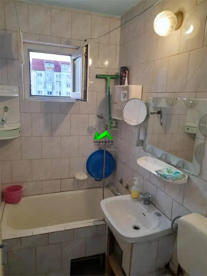 Apartament de vanzare 3 camere zona Vasile Aaron - foto 6