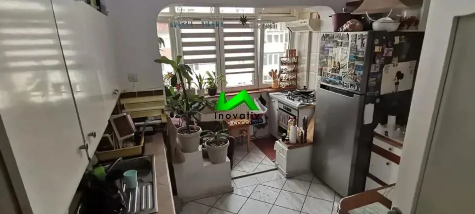 Apartament de vanzare  3 camere zona Vasile Aaron - foto 2