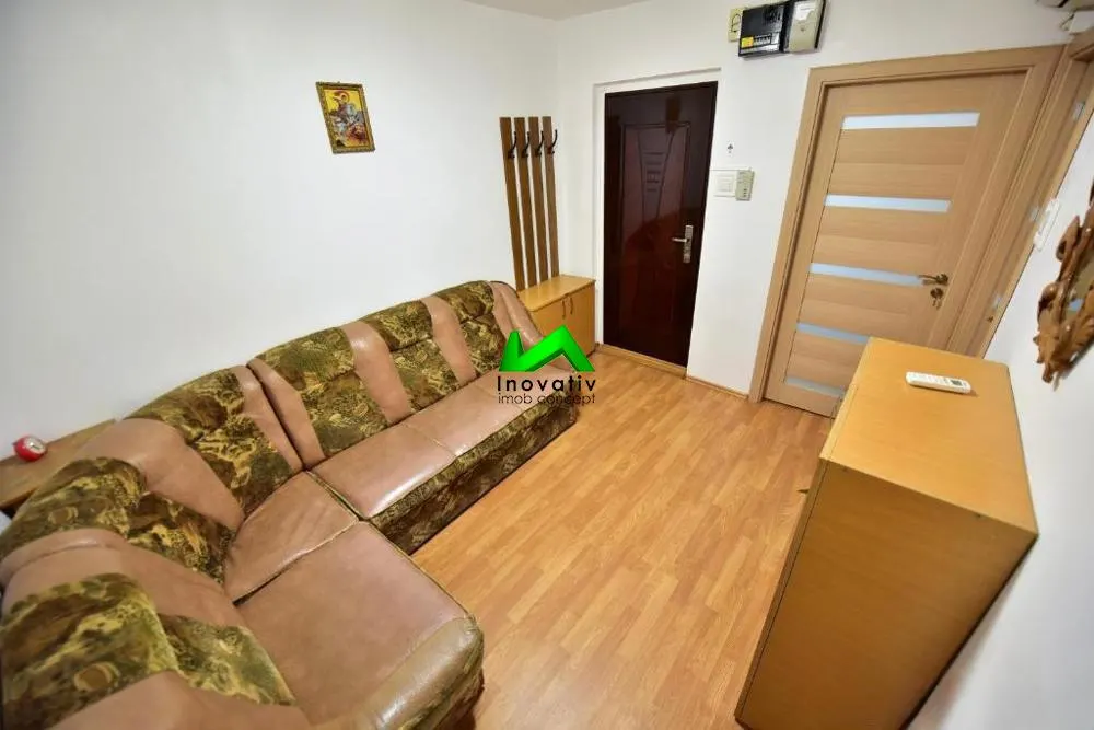 Apartament de inchiriat 3 camere Vasile Aaron - foto 1