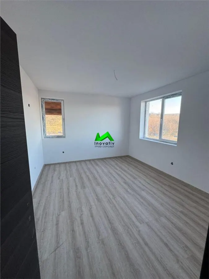 Casa de vanzare singur in curte 4 camere Sibiu Cisnadie - foto 1