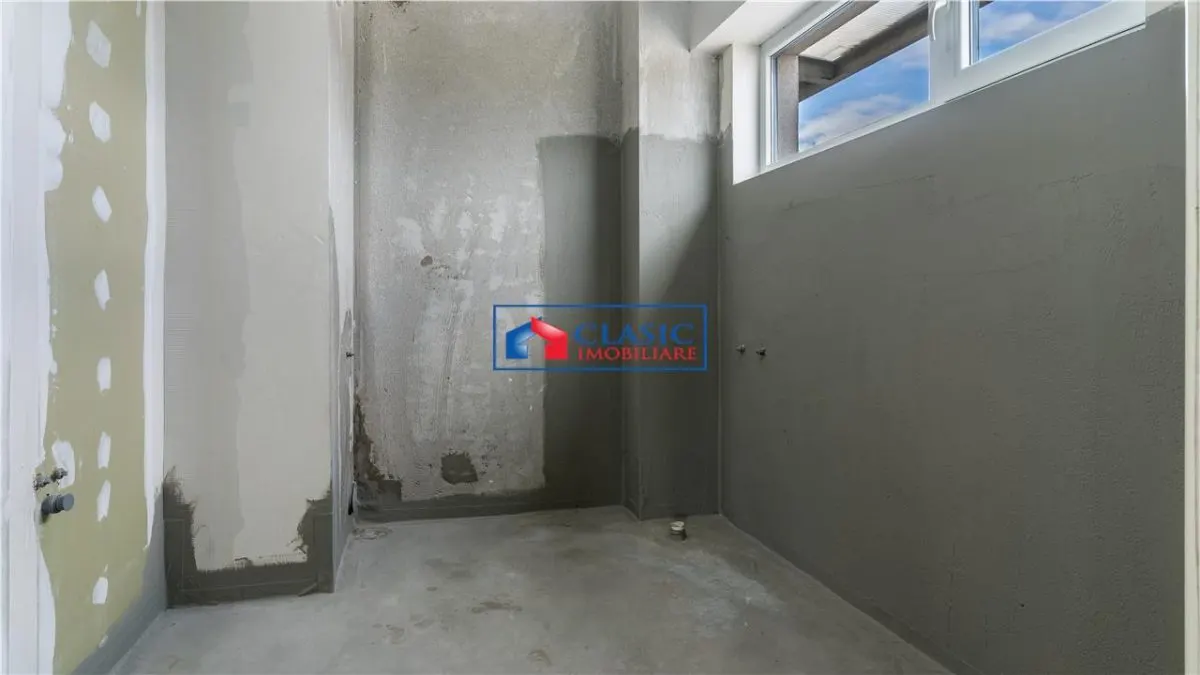 Vanzare apartament 4 camere tip penthouse bloc nou in zona Centrala cu parcare - foto 14