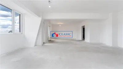 Vanzare apartament 4 camere tip penthouse bloc nou in zona Centrala cu parcare - foto 3