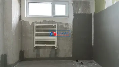 Vanzare apartament 4 camere tip penthouse bloc nou in zona Centrala cu parcare - foto 4