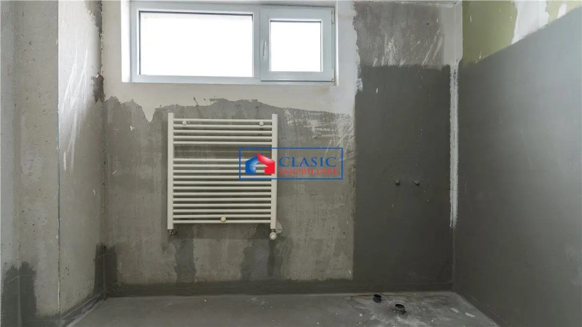Vanzare apartament 4 camere tip penthouse bloc nou in zona Centrala cu parcare - foto 4
