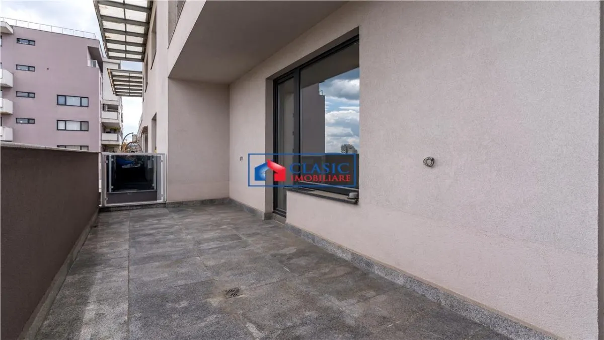 Vanzare apartament 4 camere tip penthouse bloc nou in zona Centrala cu parcare - foto 6