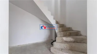 Vanzare apartament 4 camere tip penthouse bloc nou in zona Centrala cu parcare - foto 7