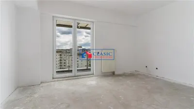 Vanzare apartament 4 camere tip penthouse bloc nou in zona Centrala cu parcare - foto 9