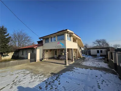 Casa cu 818 mp teren si garaj 87mp la strada! - Bacau