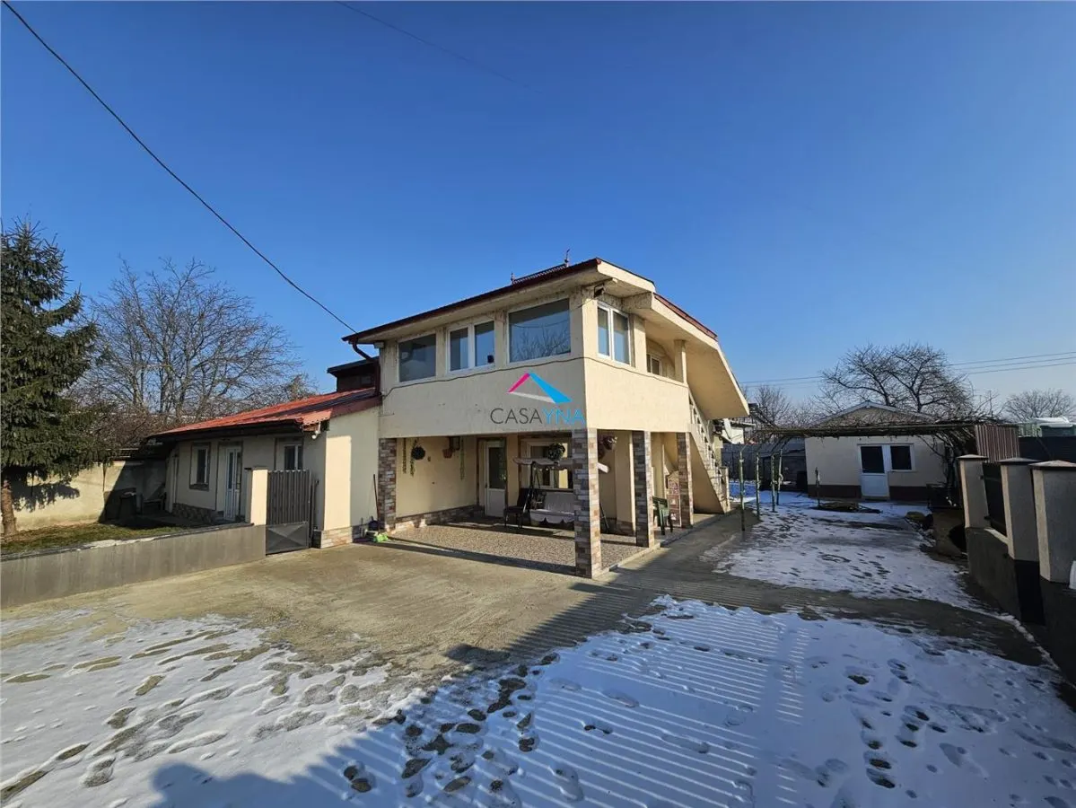 Casa cu 818 mp teren si garaj 87mp la strada! - foto 1
